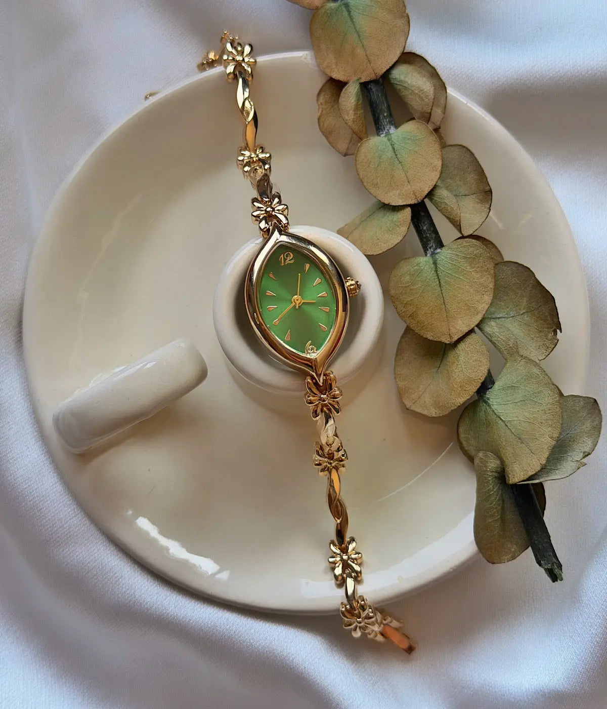 Vintage Floral Motif Bracelet Watch