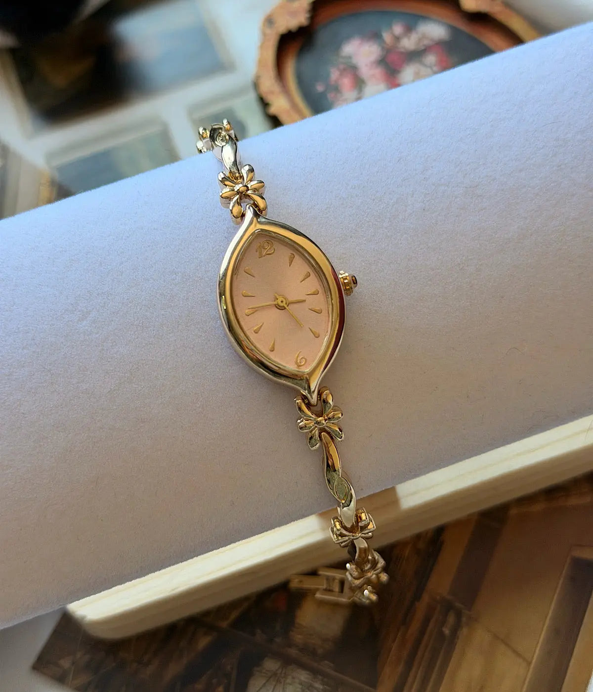 Vintage Floral Motif Bracelet Watch