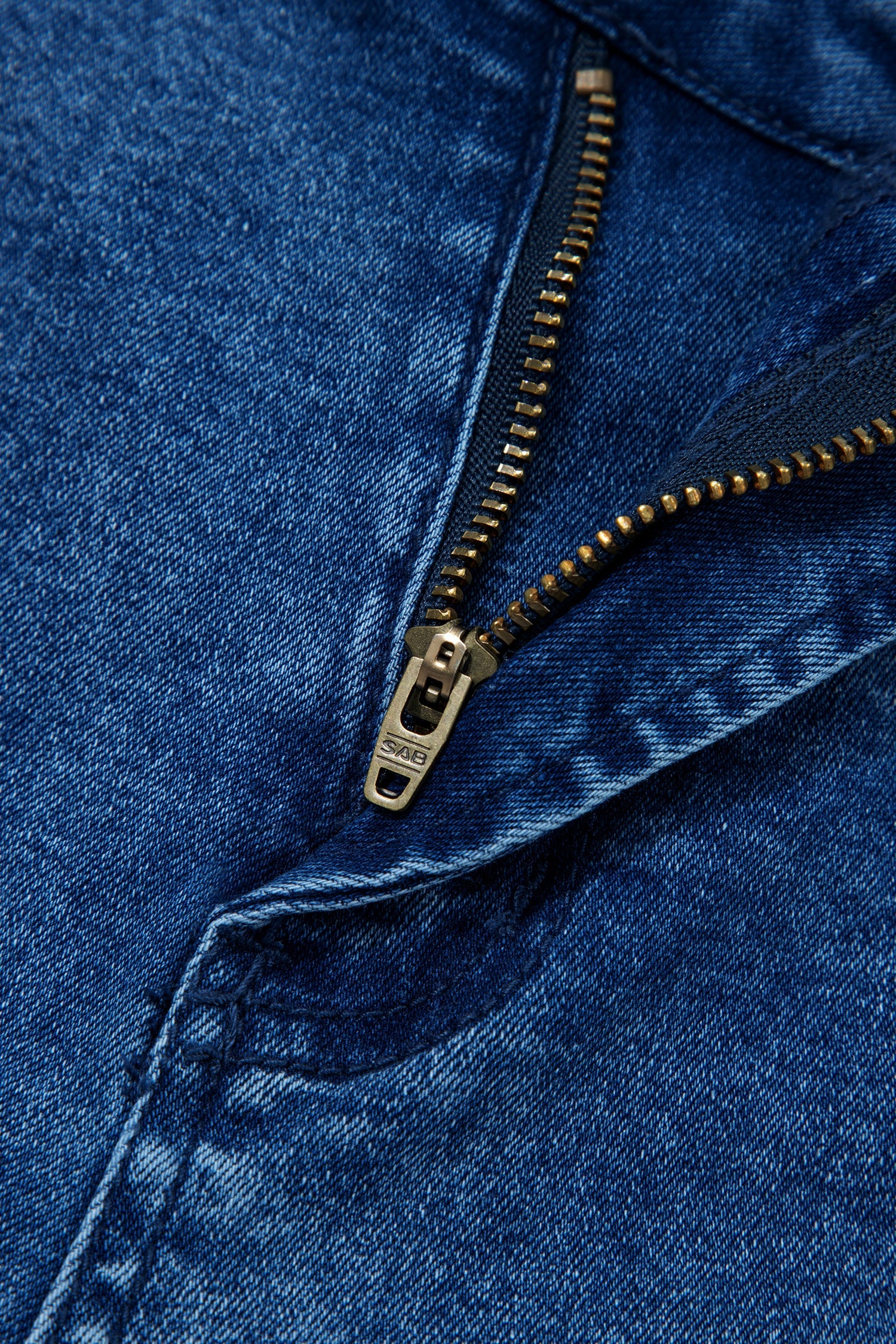 Frayed Cropped Straight Jeans