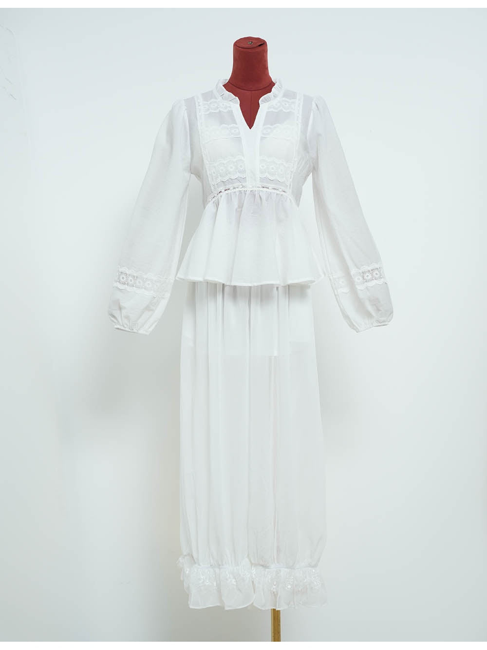 Lace Embroidery Panel Ruffle V Neck Long Sleeve Blouse