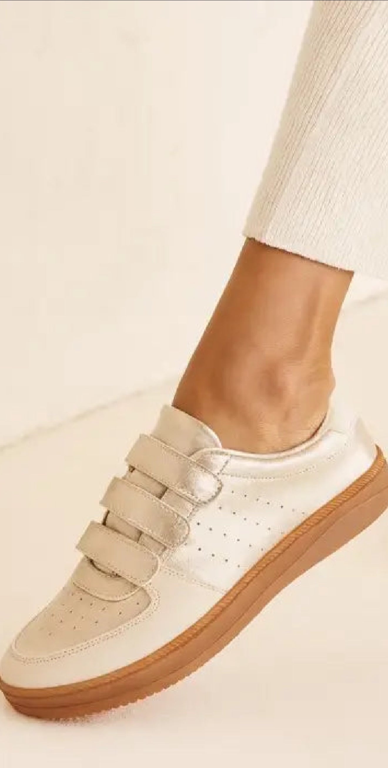 Smooth Lightweight Sneakers