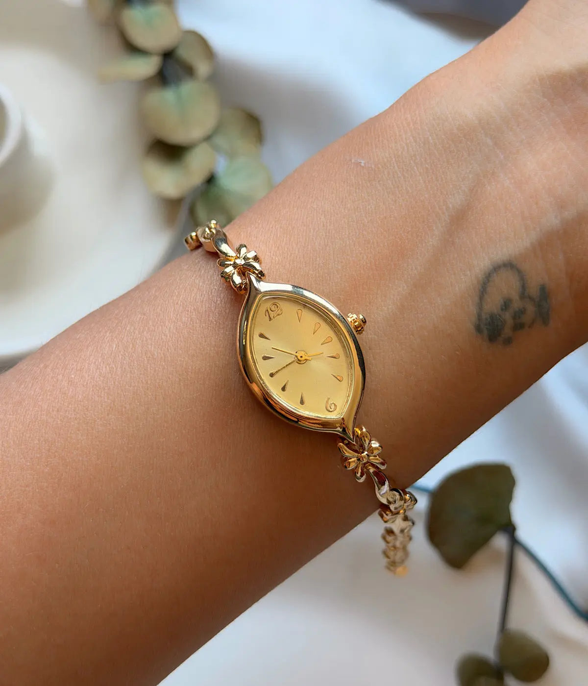 Vintage Floral Motif Bracelet Watch