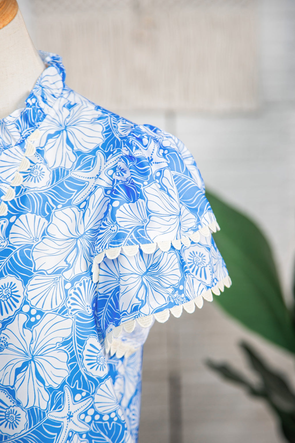 Sky Blue Oceanic Floral Print Scalloped Trim V Neck Short Sleeve Blouse