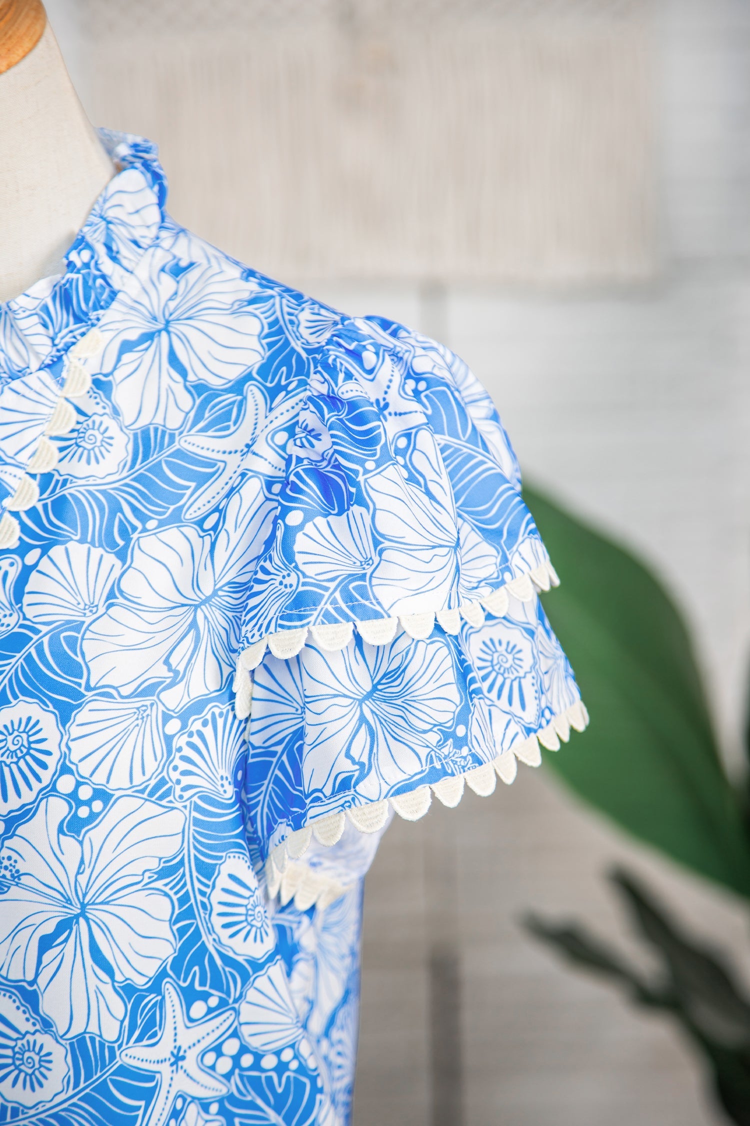 Sky Blue Oceanic Floral Print Scalloped Trim V Neck Short Sleeve Blouse